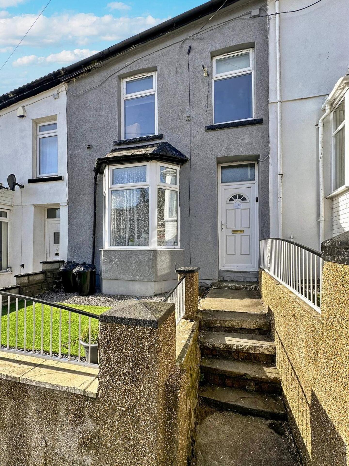 3 Bed Home In Tonypandy With Balcony View Room Llwynypia Экстерьер фото